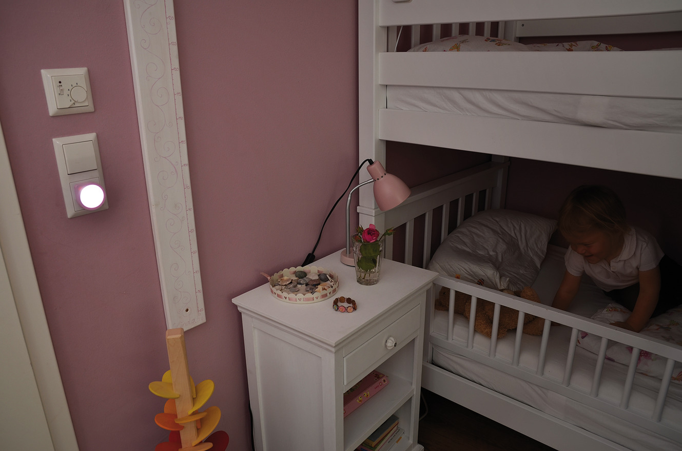 Luz nocturna LED, luz nocturna automática montada en la pared plug-and-play  con sensor crepuscular, enchufe de luz nocturna infantil para dormitorio de  bebé, sala de estar, Garag