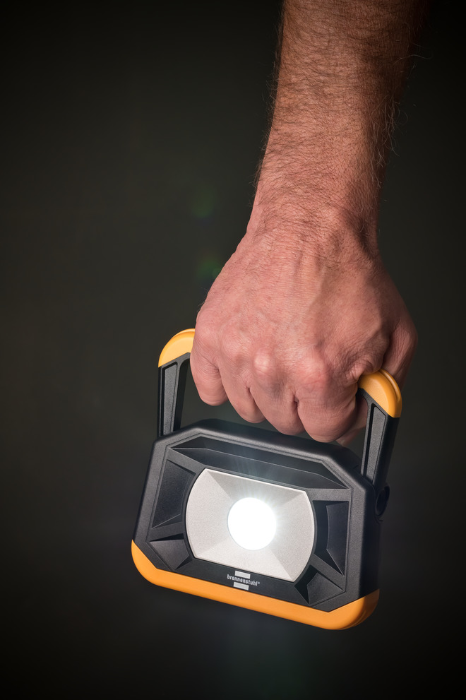 Foco LED portátil a batería PF 1000 MA 1000lm IP65 | brennenstuhl®