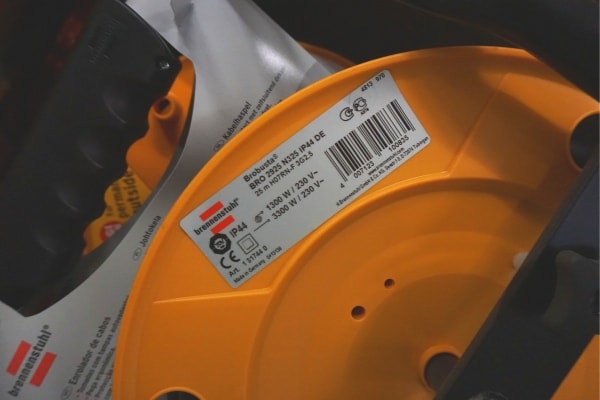 Desenrollar completamente el tambor de cable | brennenstuhl®